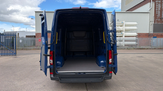Volkswagen Crafter Cr35 Mwb Diesel Fwd 2.0 TDI 140PS Commerce Plus High Roof Van - Image 25
